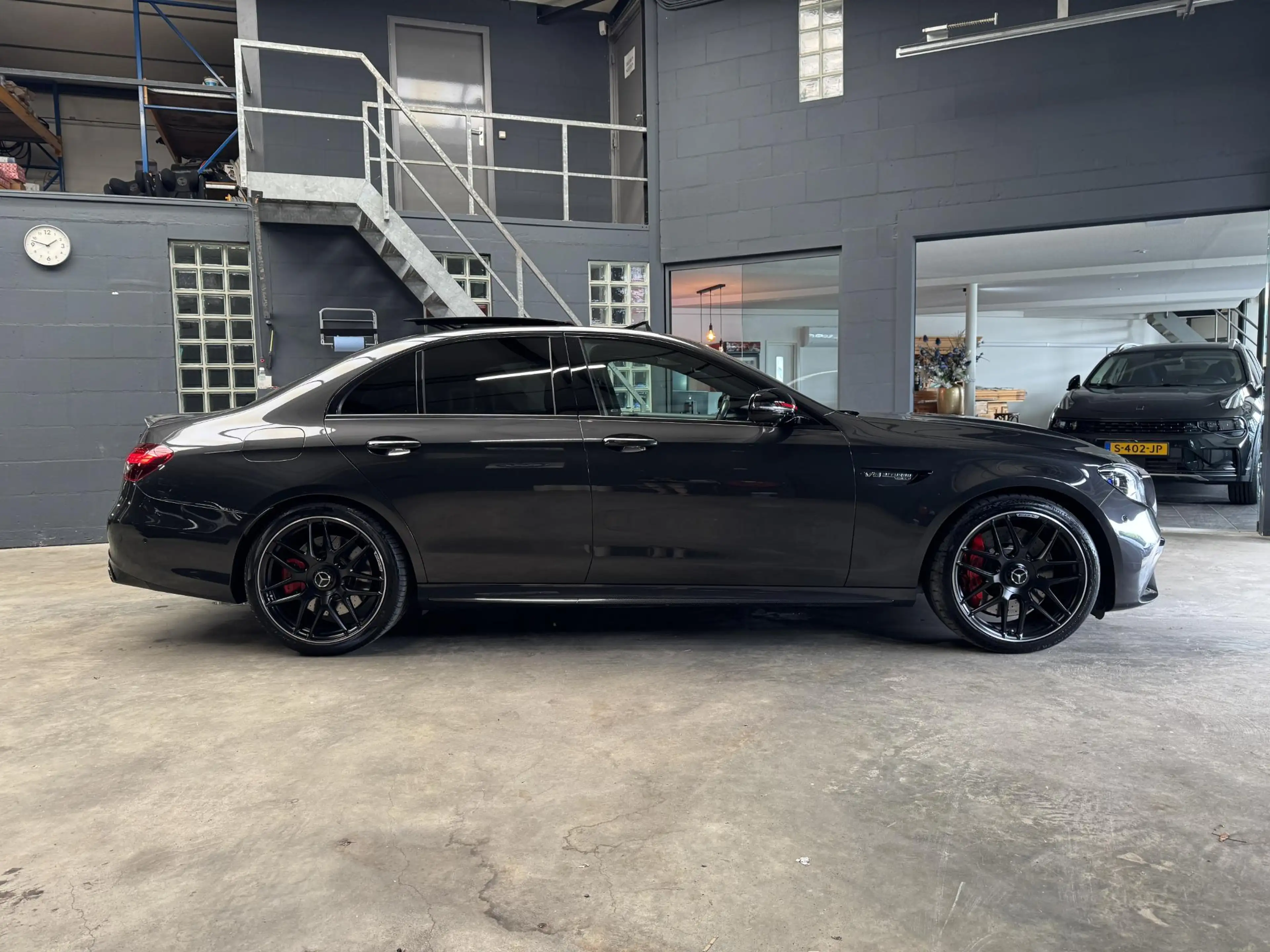 Mercedes-Benz E 63 AMG S 4MATIC+ PANO-CARBON-360-MULTI BEAM — photo 6