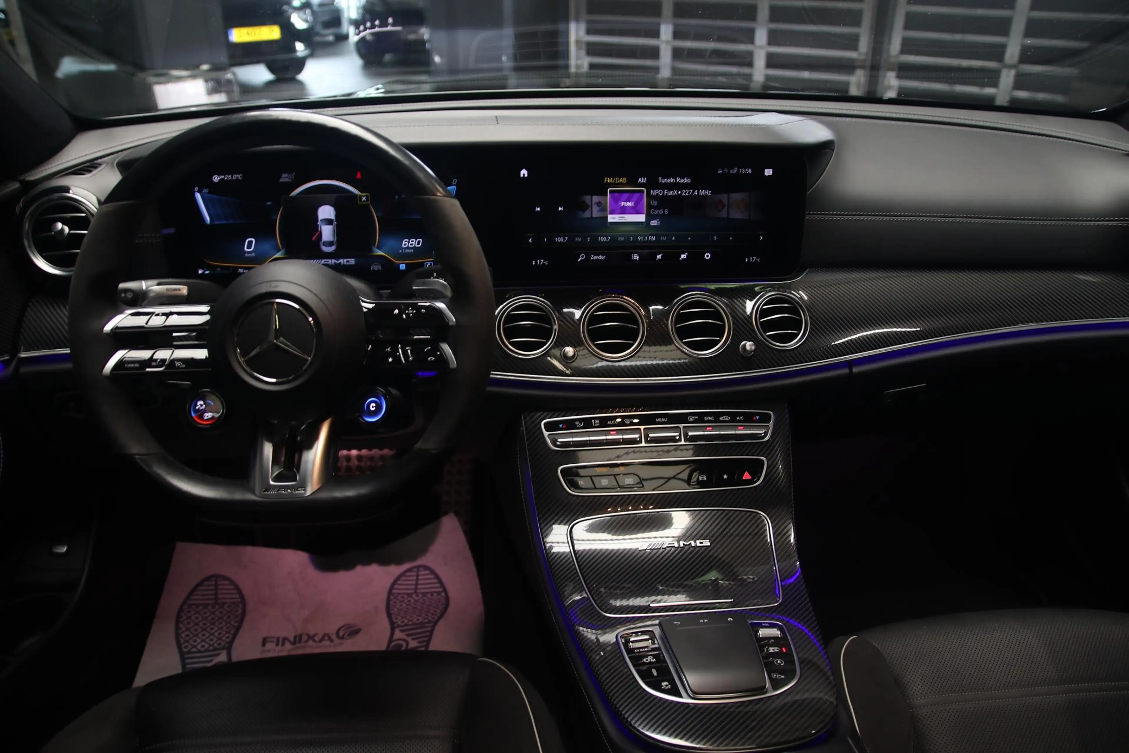 Mercedes-Benz E 63 AMG S 4MATIC+ PANO-CARBON-360-MULTI BEAM — photo 2