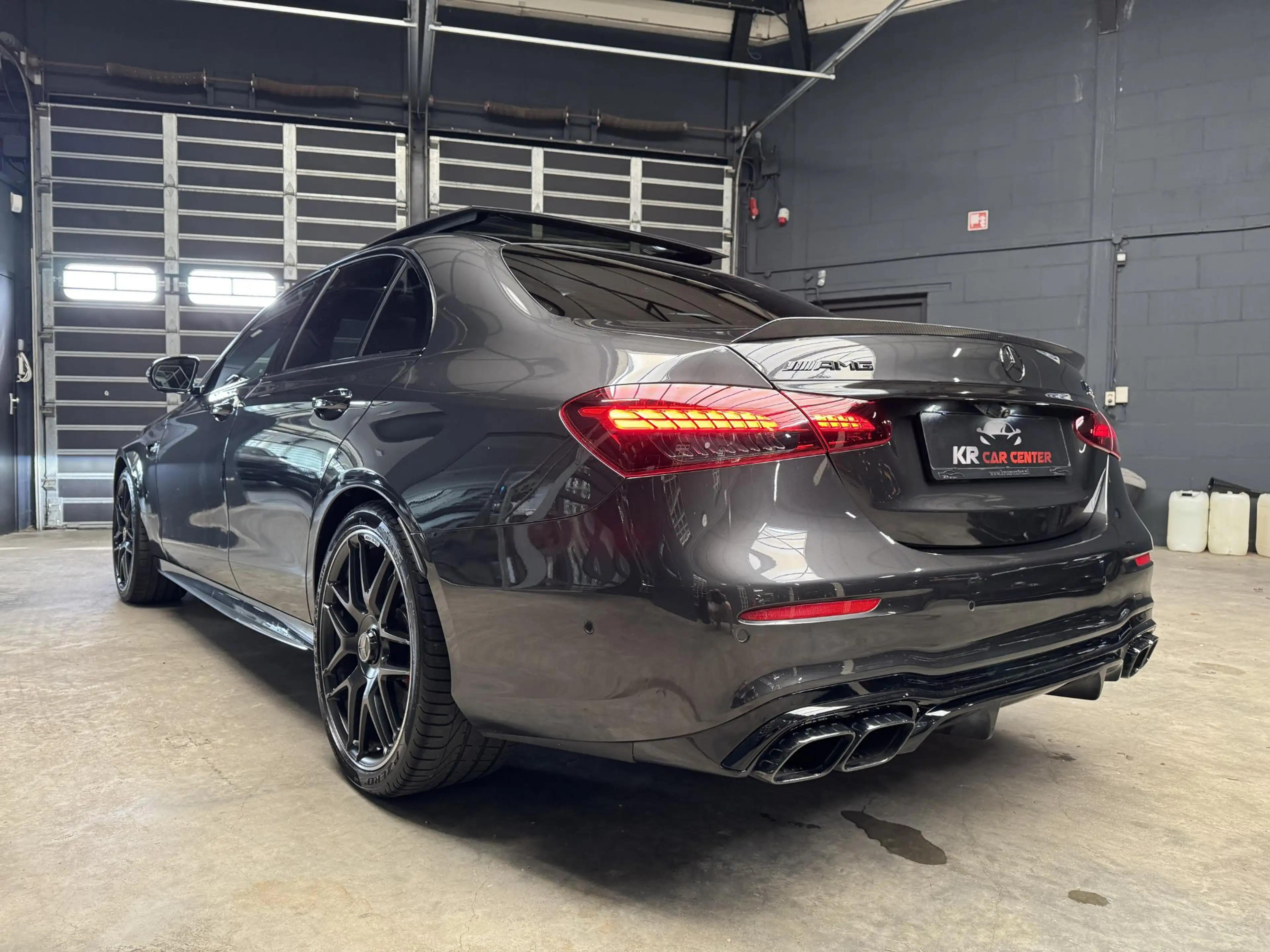 Mercedes-Benz E 63 AMG S 4MATIC+ PANO-CARBON-360-MULTI BEAM — photo 9