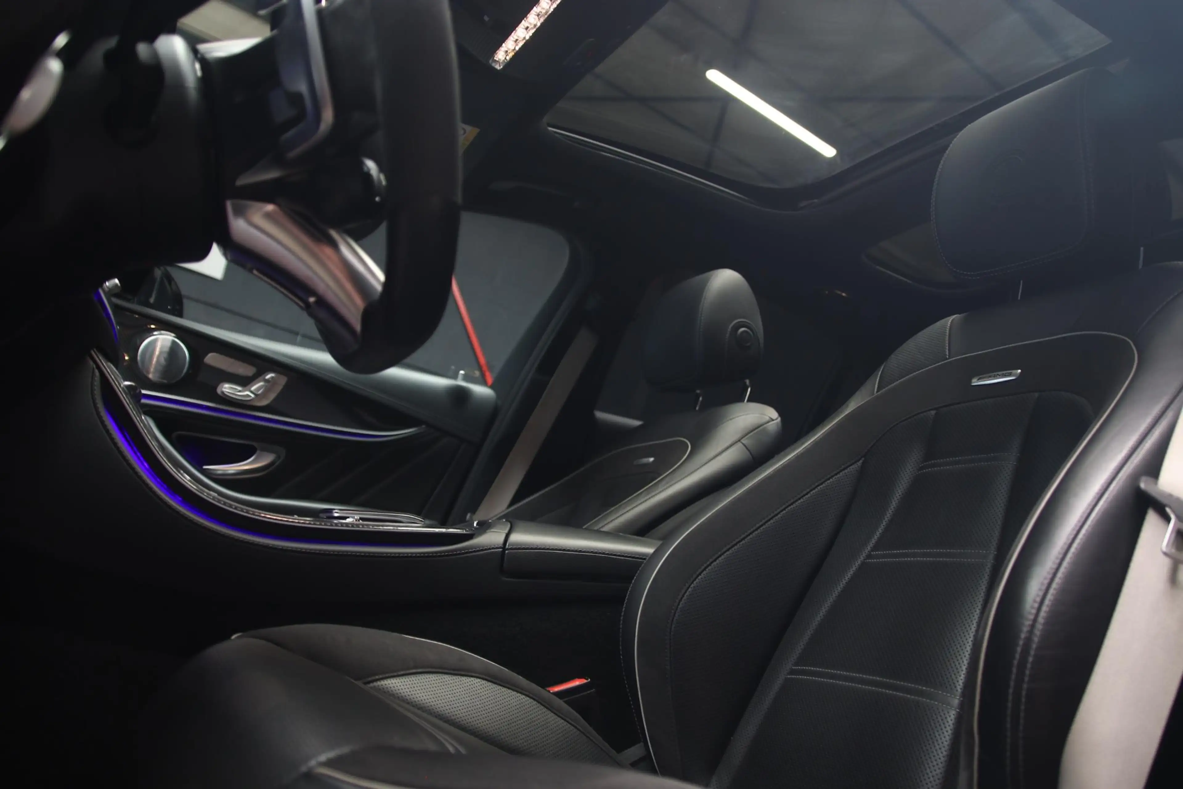 Mercedes-Benz E 63 AMG S 4MATIC+ PANO-CARBON-360-MULTI BEAM — photo 3