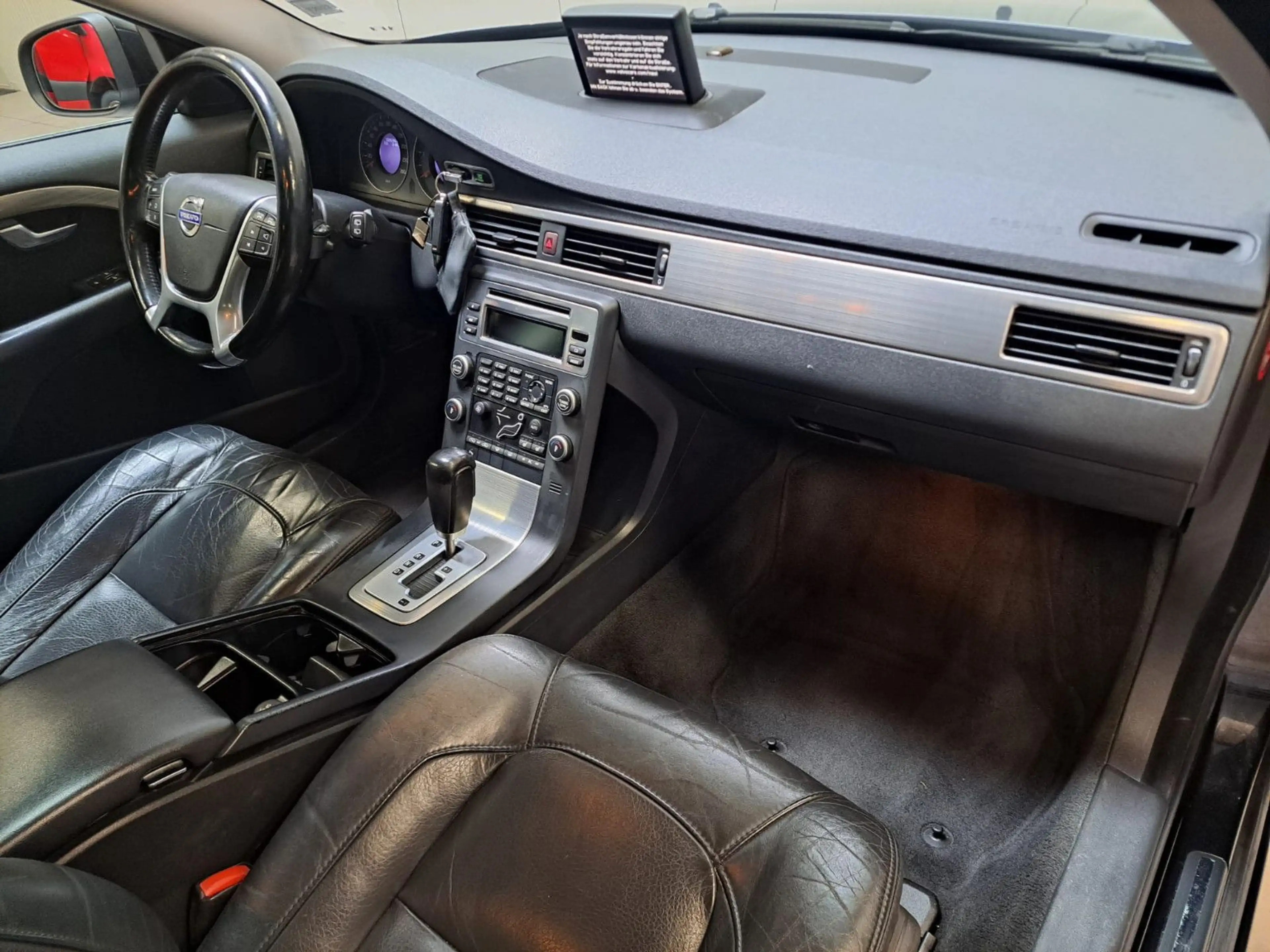 Volvo V70 / SCHIEBEDACH / NAVI / XENON / LEDER — photo 14