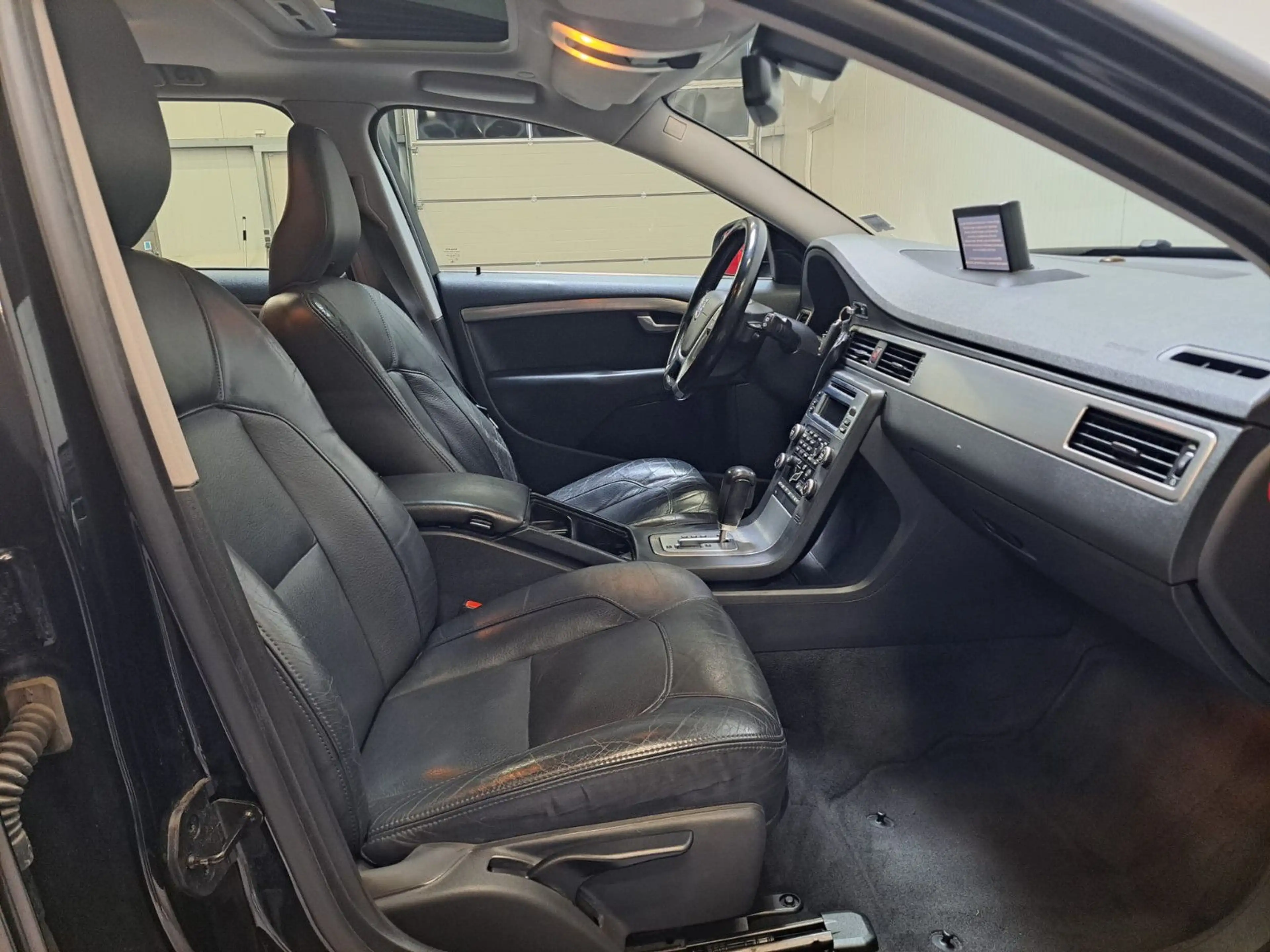 Volvo V70 / SCHIEBEDACH / NAVI / XENON / LEDER — photo 13