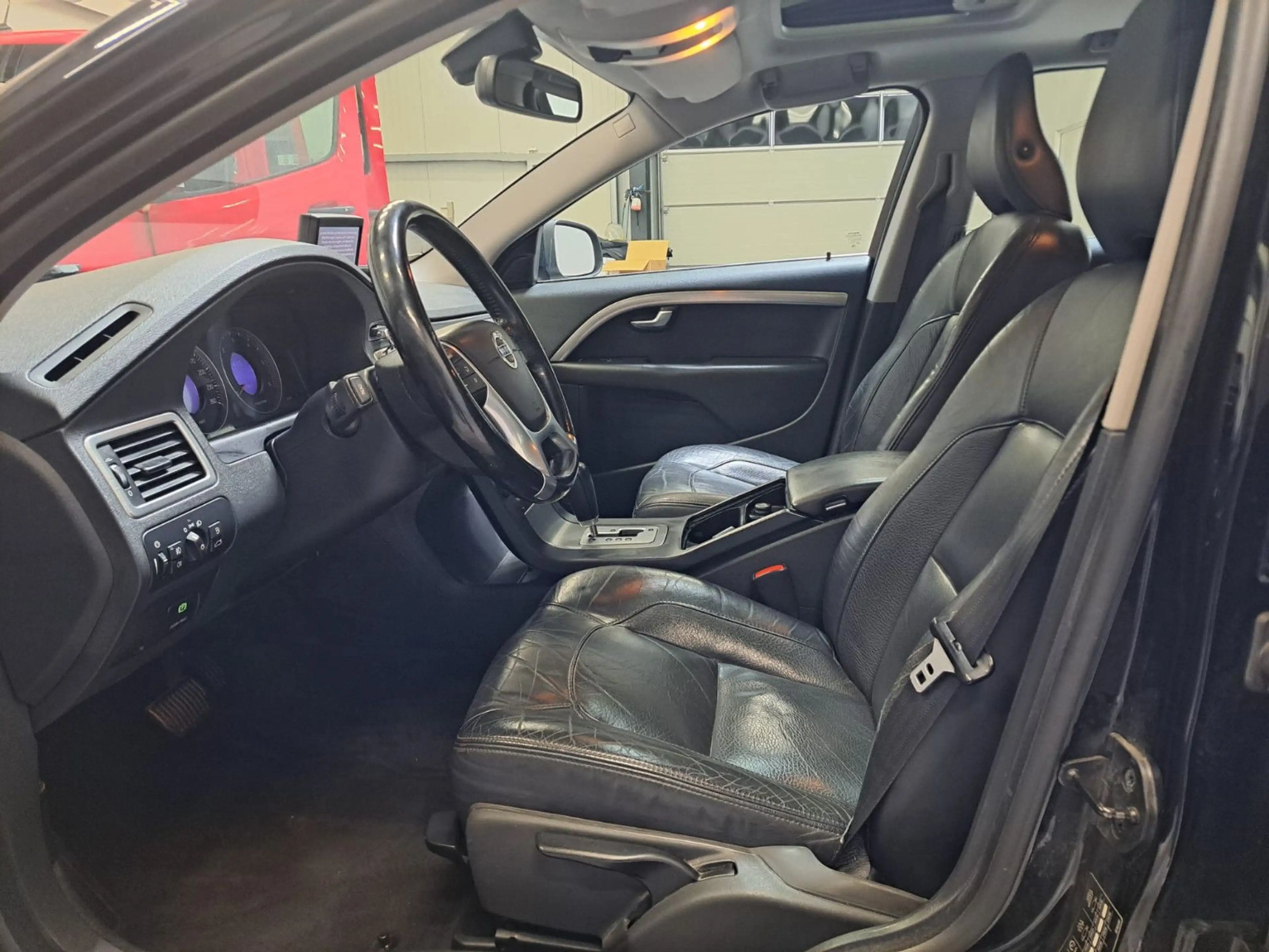 Volvo V70 / SCHIEBEDACH / NAVI / XENON / LEDER — photo 10