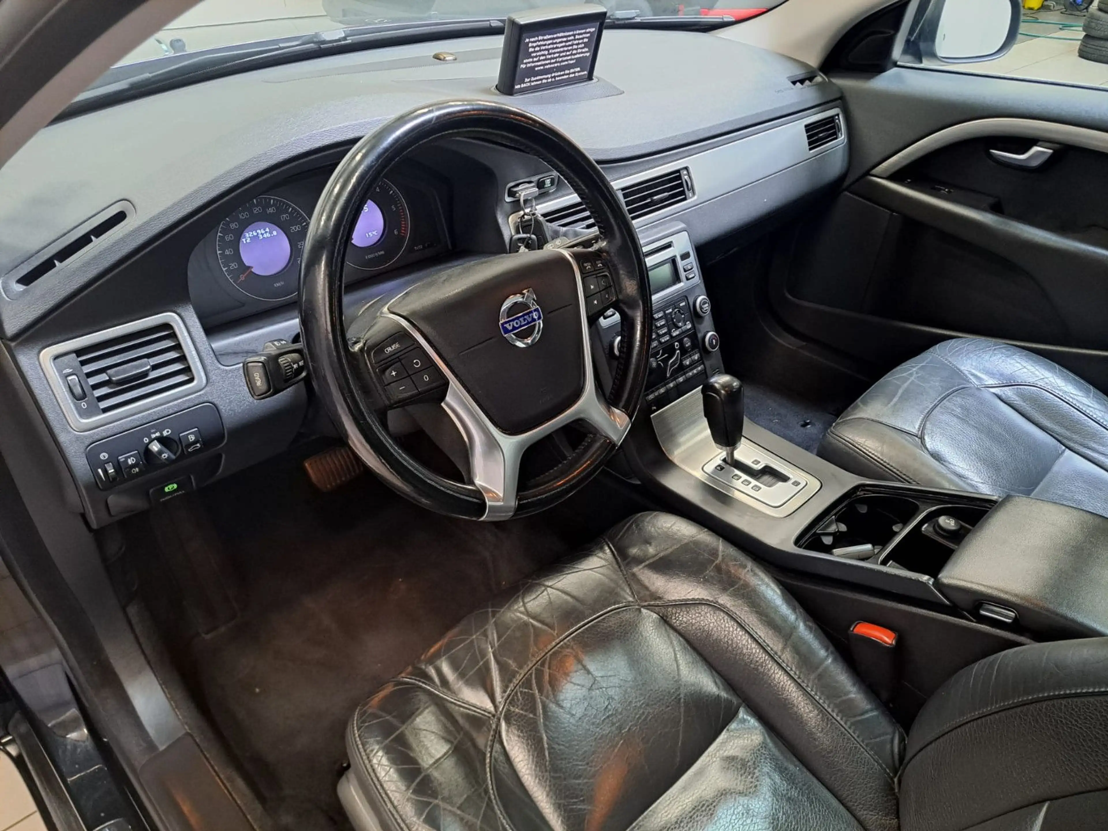 Volvo V70 / SCHIEBEDACH / NAVI / XENON / LEDER — photo 9