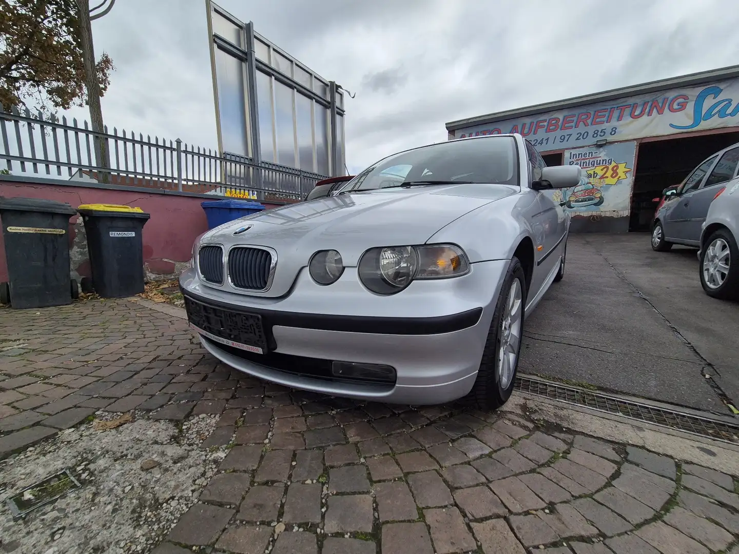 BMW 316 316ti compact*nur61000 Km, Scheckheft, Topzustand* Silber - 1