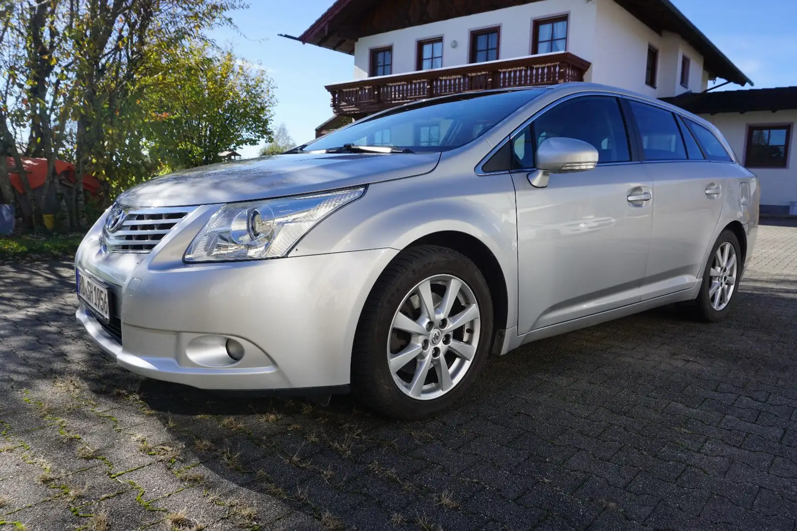 Toyota Avensis Kombi Sol AHK 2.Hand 8 fach Scheckheft Silber - 1