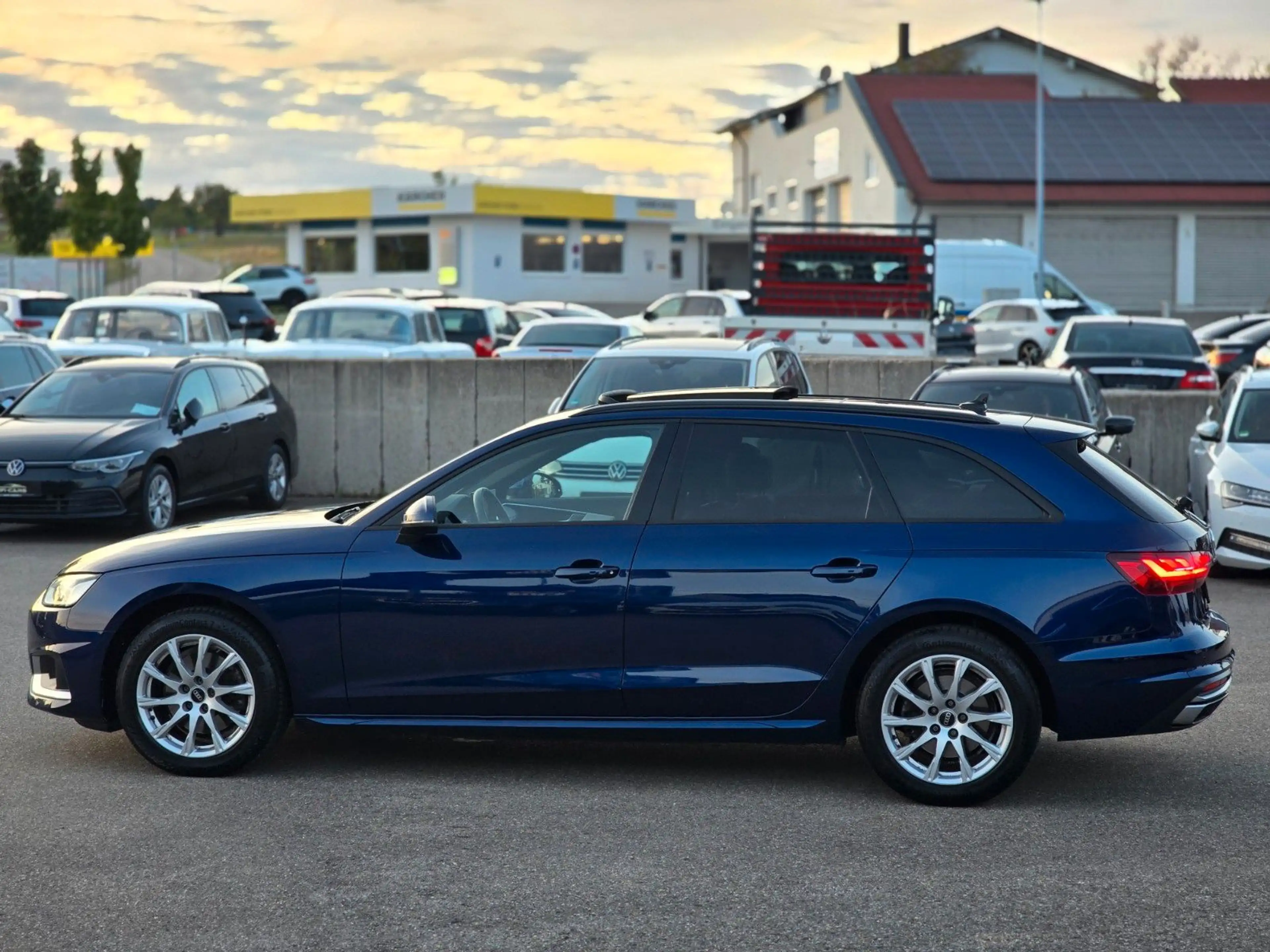 Audi A4 Avant 35 TDI*S-LINE INT.*NAVI*LEDER*LED*PANO* — photo 12