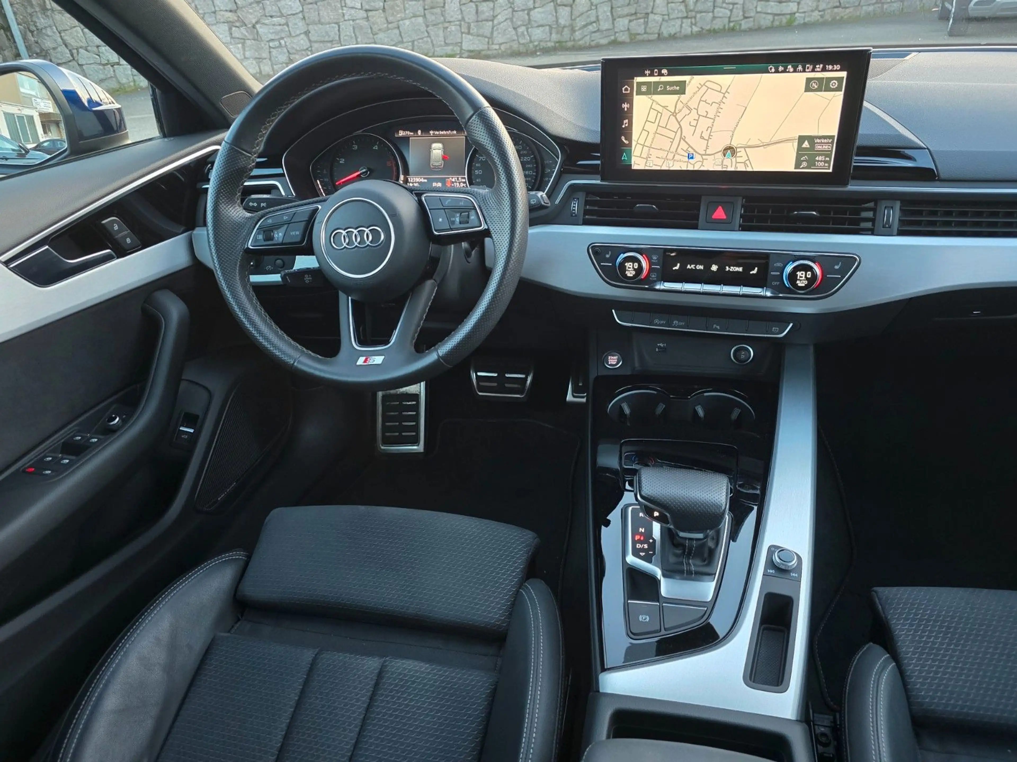 Audi A4 Avant 35 TDI*S-LINE INT.*NAVI*LEDER*LED*PANO* — photo 15
