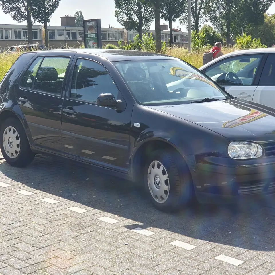 Volkswagen Golf 1.6-16V Trendline, foto 1