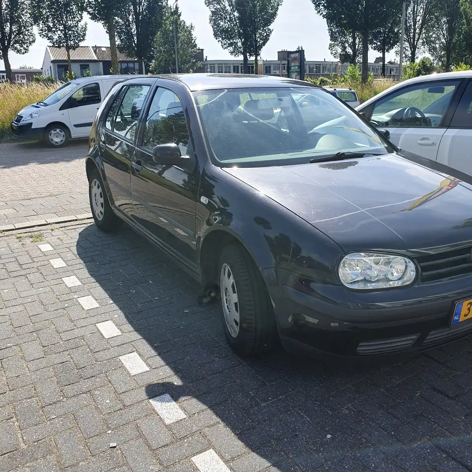 Volkswagen Golf 1.6-16V Trendline, foto 2