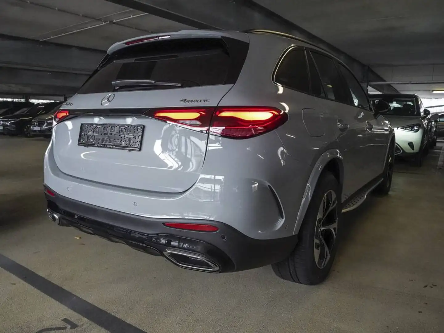 Mercedes-Benz GLC 300 AMG-NIGHT-DISTRONIC-PANO-AHK-UVP 96.400,- Grau - 2