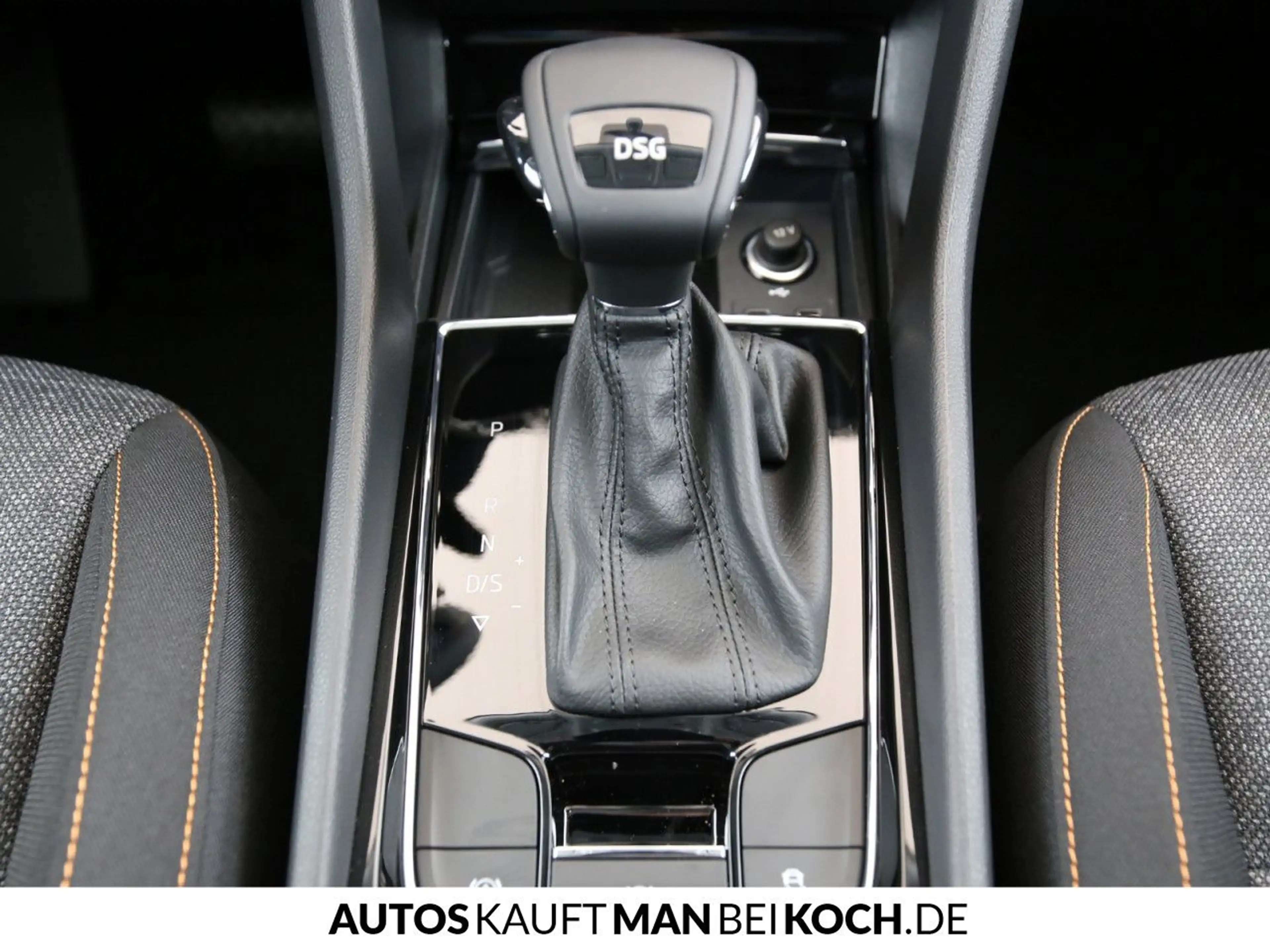 Skoda Karoq 1.5TSI DSG Clever ACC NAVI KESSY VARIOFLEX — photo 11
