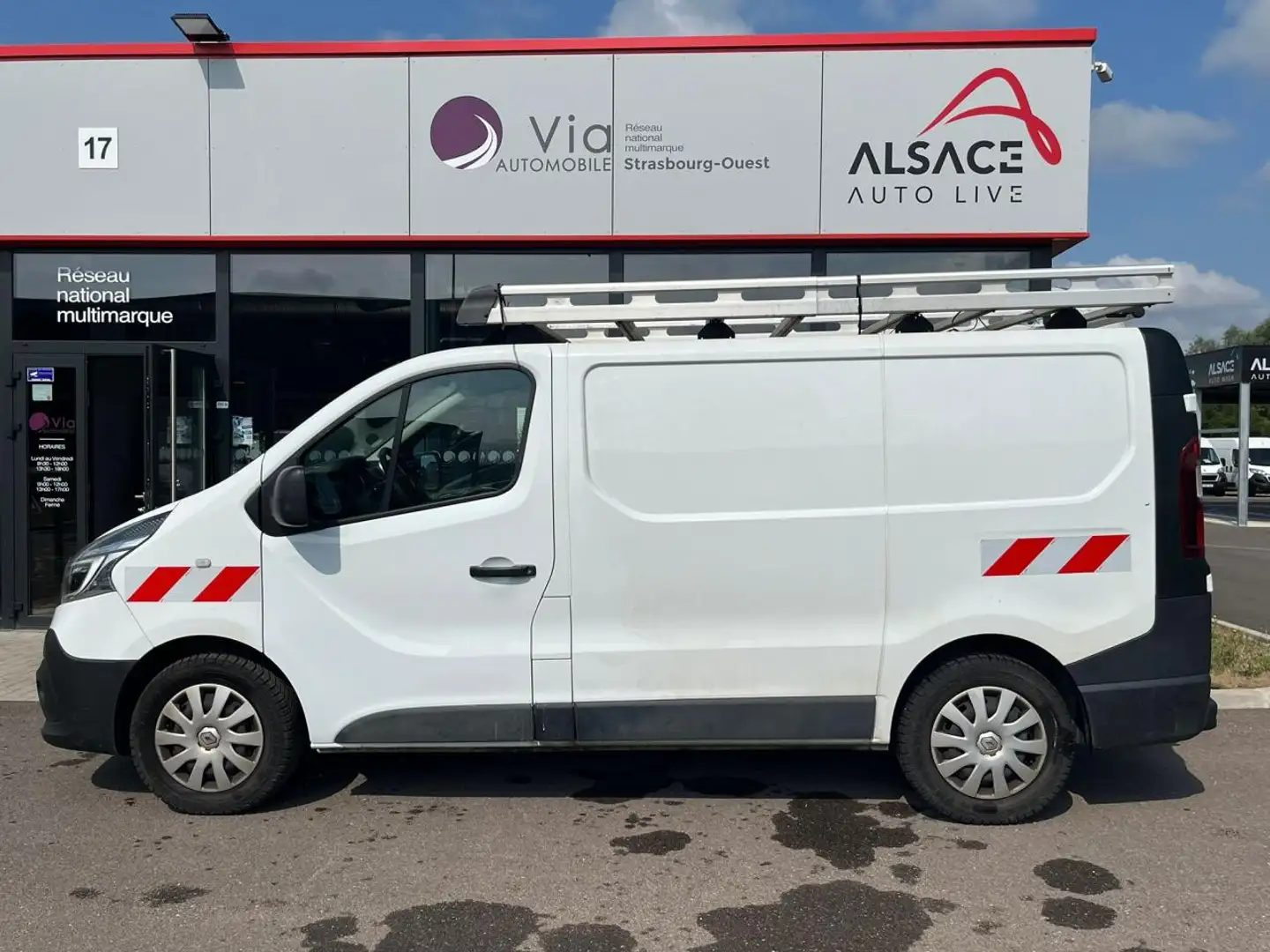 Renault Trafic L1H1 1000 Kg 2.0 dCi 120 Grand Confort - 13 250HT - GALERIE + ATTELAGE Blanc - 2