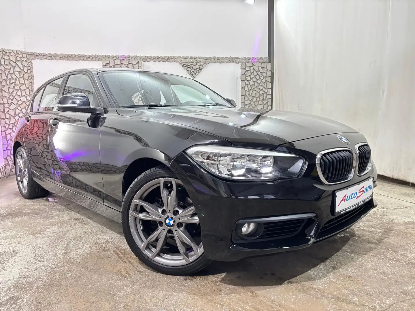 BMW 118 i AUTOMATIK NAVI EINPARKHIFE 2.HAND M-FELGEN Schwarz - 1