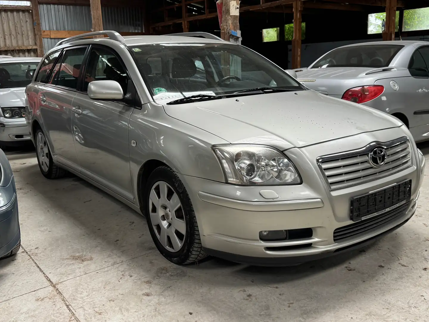 Toyota Avensis Avensis 2.0 VVT-i Combi Edition Beige - 1