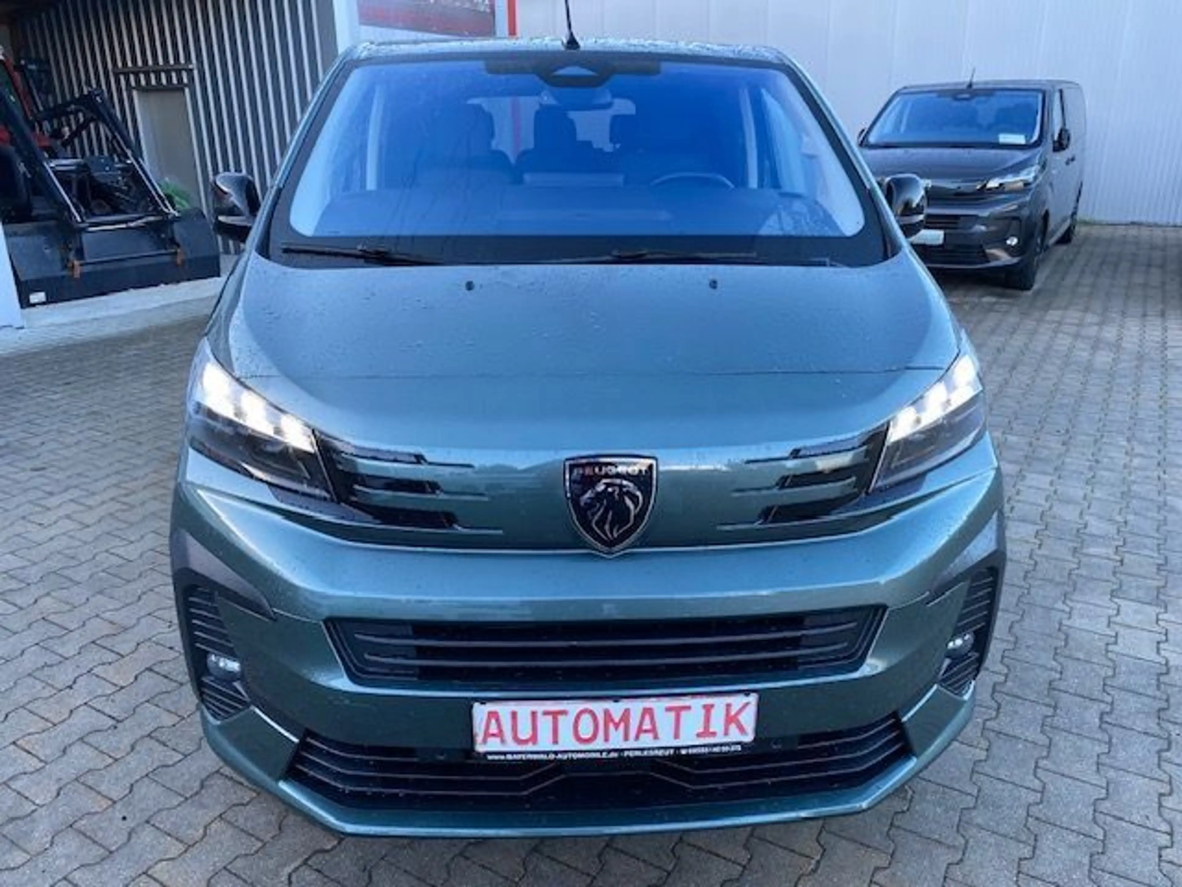 Peugeot Traveller Allure 2,2 L2 8 Sitze Glasdach AHK Nav — photo 5