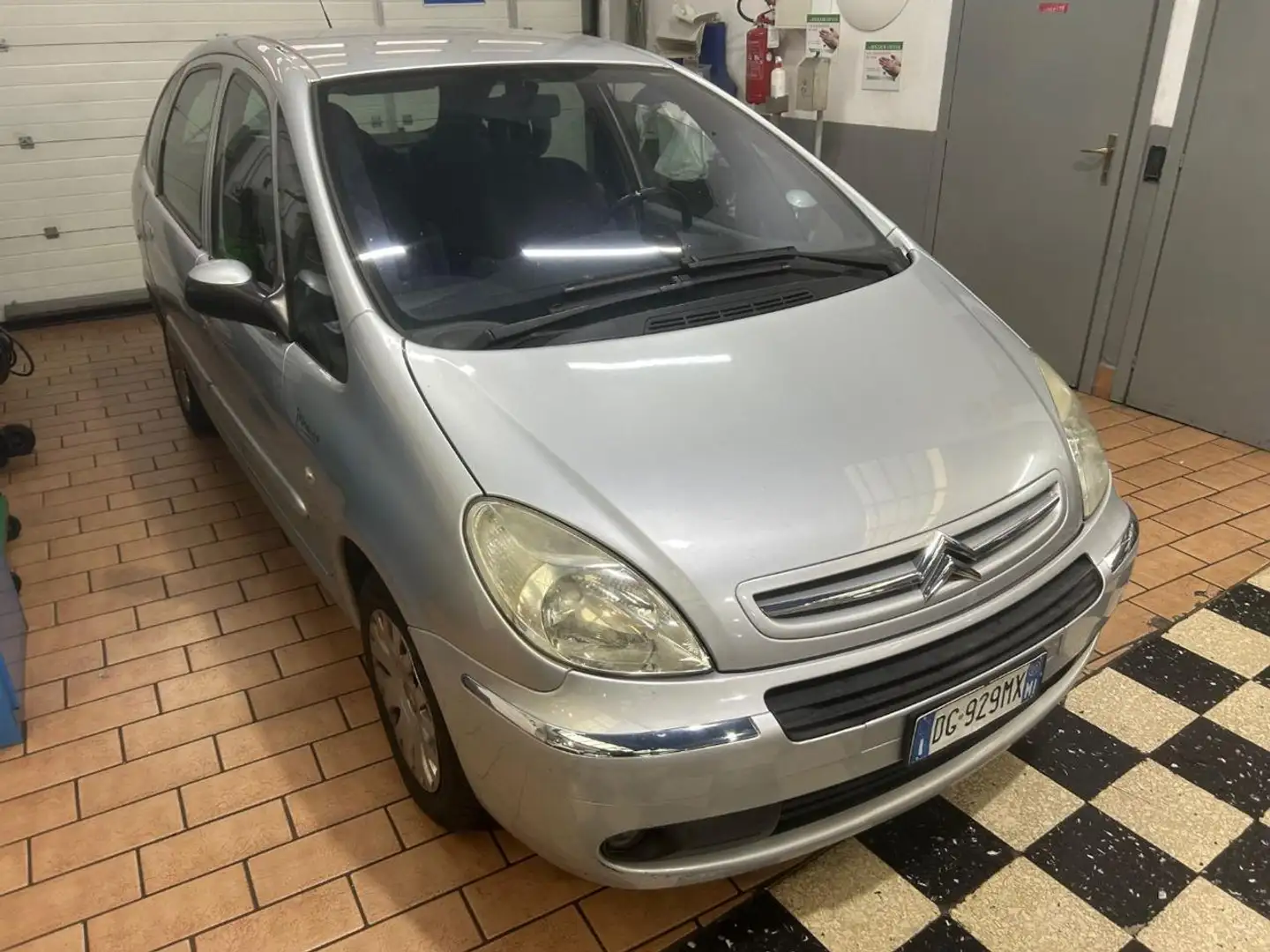 Citroen Xsara Picasso 1.6 16V Elegance Bi Energy GPL Gri - 2