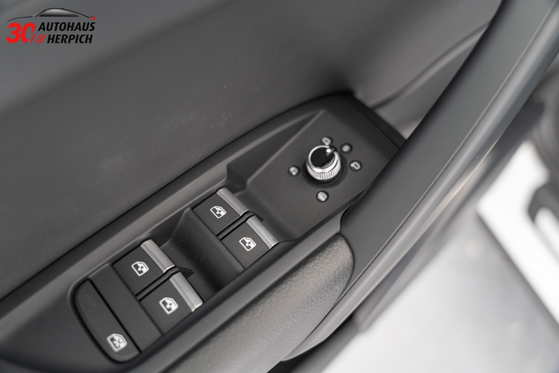 Audi Q5 40 TDI quattro S-Line RFK SHZ DAB NAVI AHK LED — photo 11