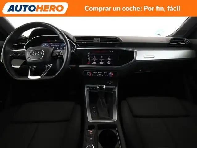 Audi Q3 view 13