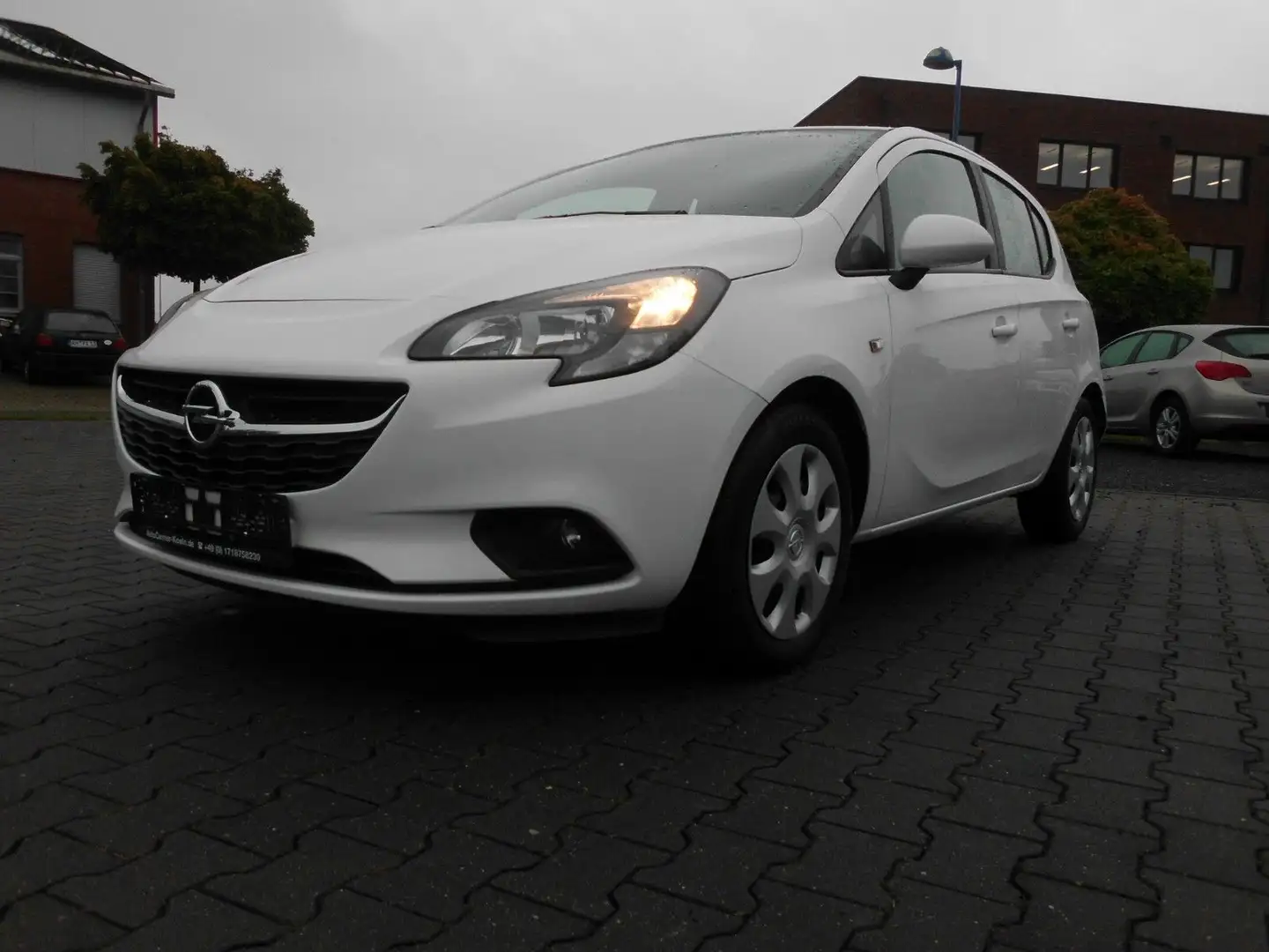 Opel Corsa 1.4 Edition schöne Ausstattung Weiß - 2