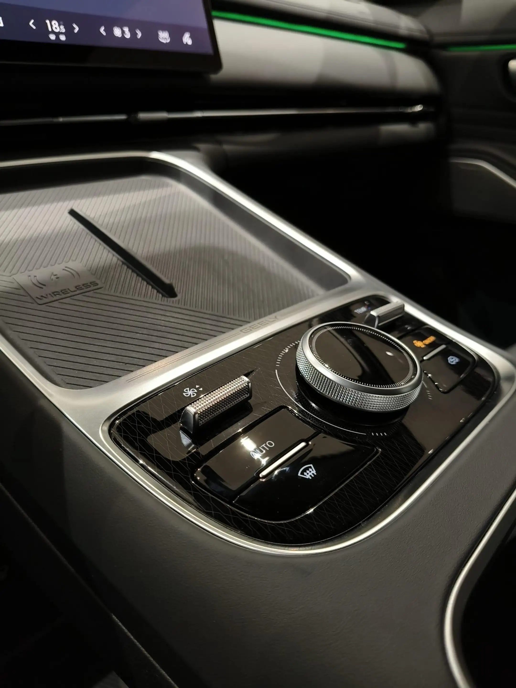 Geely Starray EM-i 1.5 Max+ 29.8 KW | Demo | Navigatie | Flyme premiu — photo 26