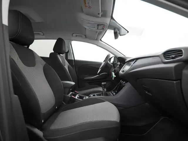 Opel Grandland X view 3