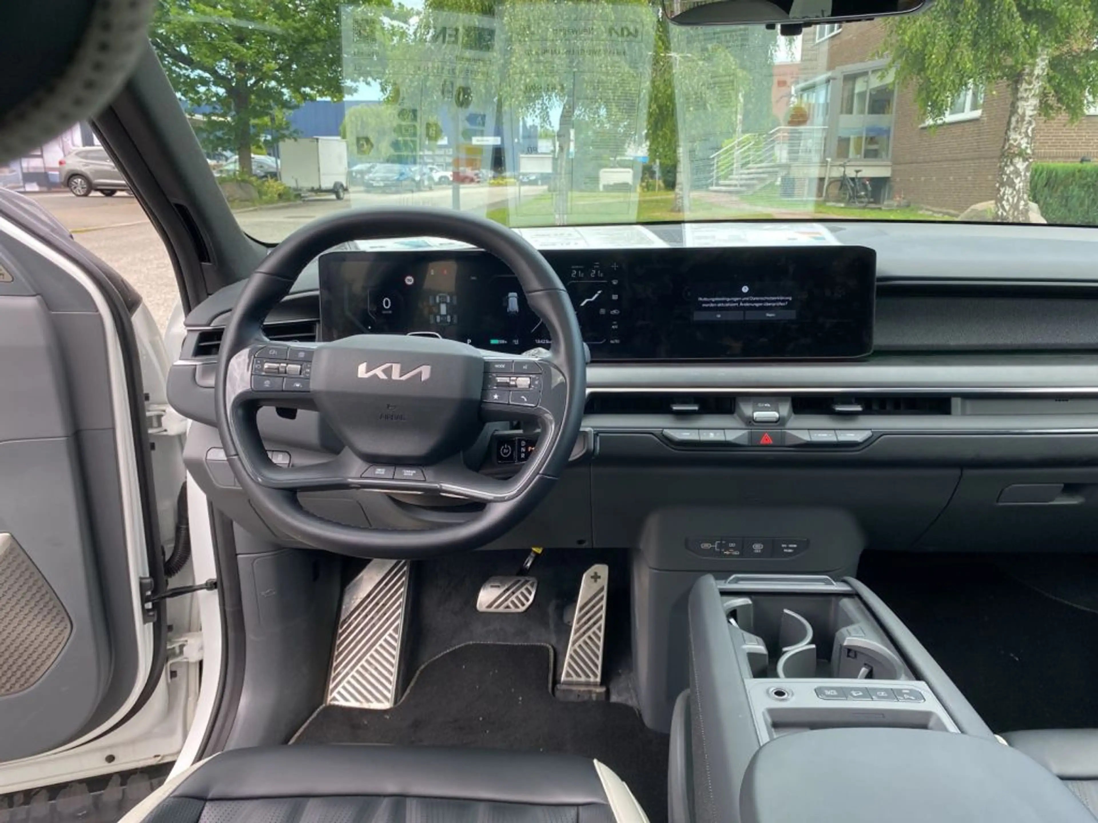 Kia EV9 99,8-kWh AWD GT-line Launch Edition — photo 12
