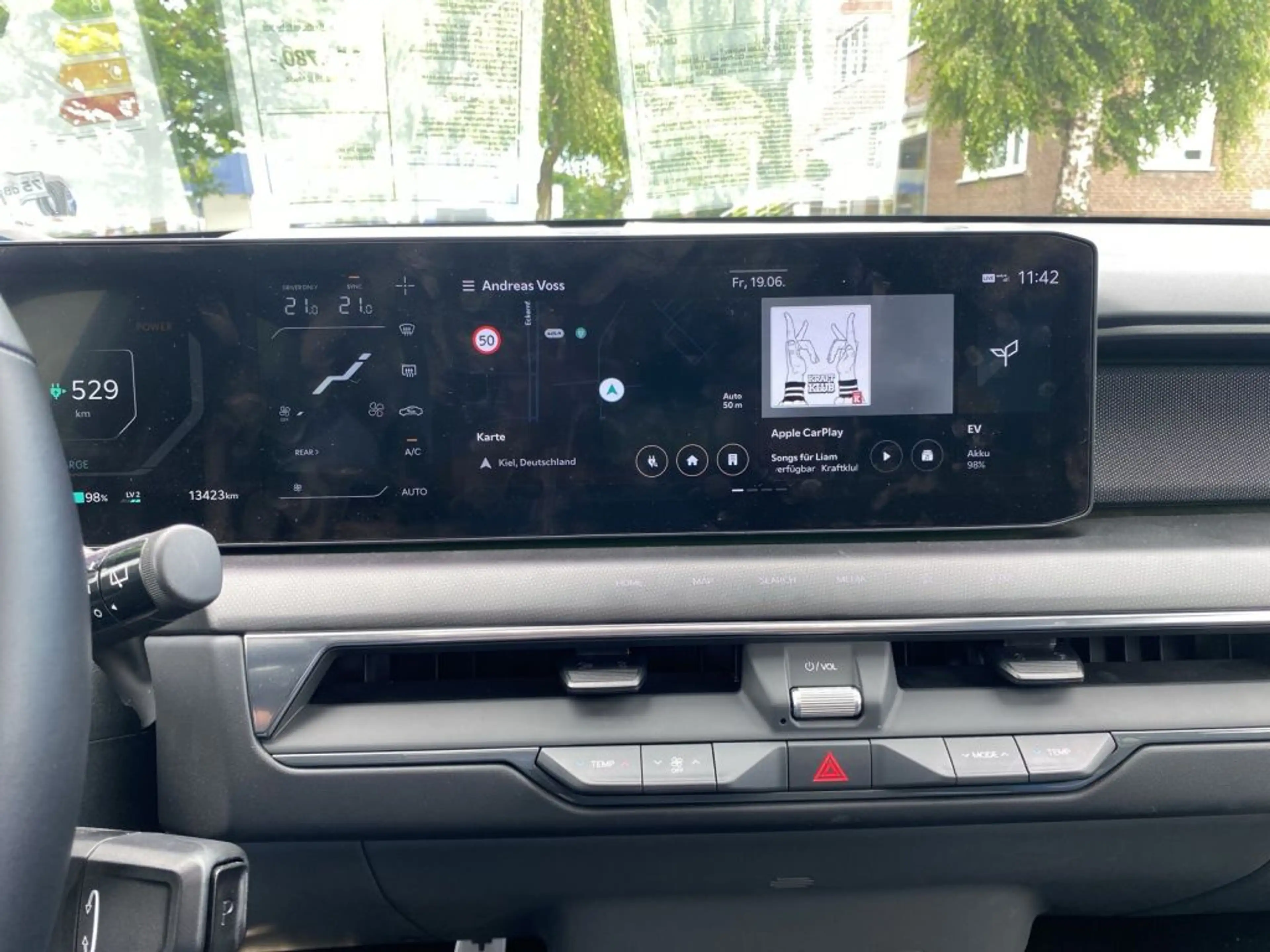 Kia EV9 99,8-kWh AWD GT-line Launch Edition — photo 14