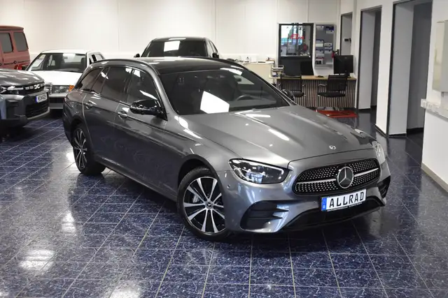 Mercedes-Benz E 300 T 4Matic AMG Plugin LED Navi Panoram AHK