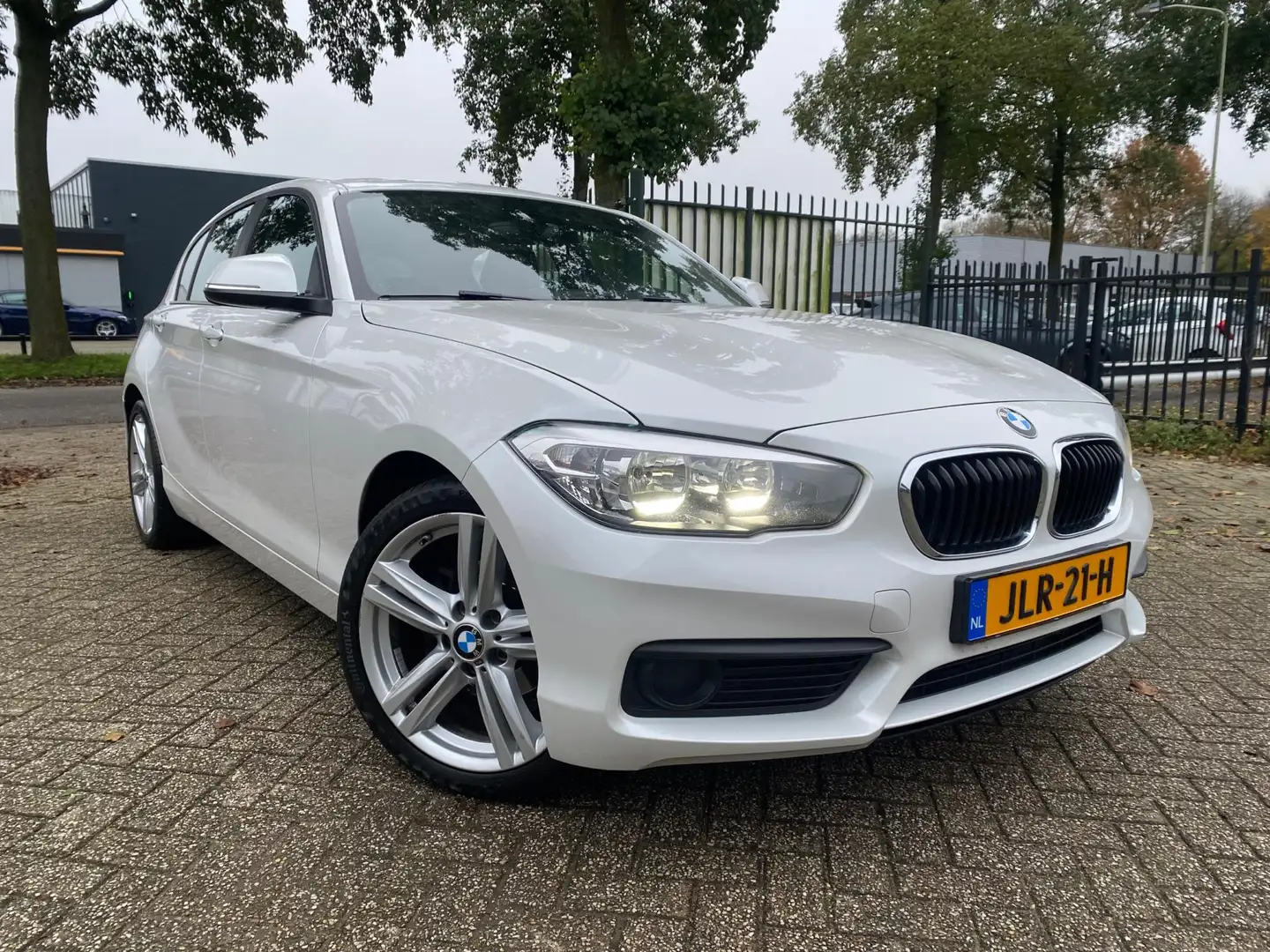 BMW 118 1-serie 118i Edition Sport Line Shadow Executive E Blanc - 2