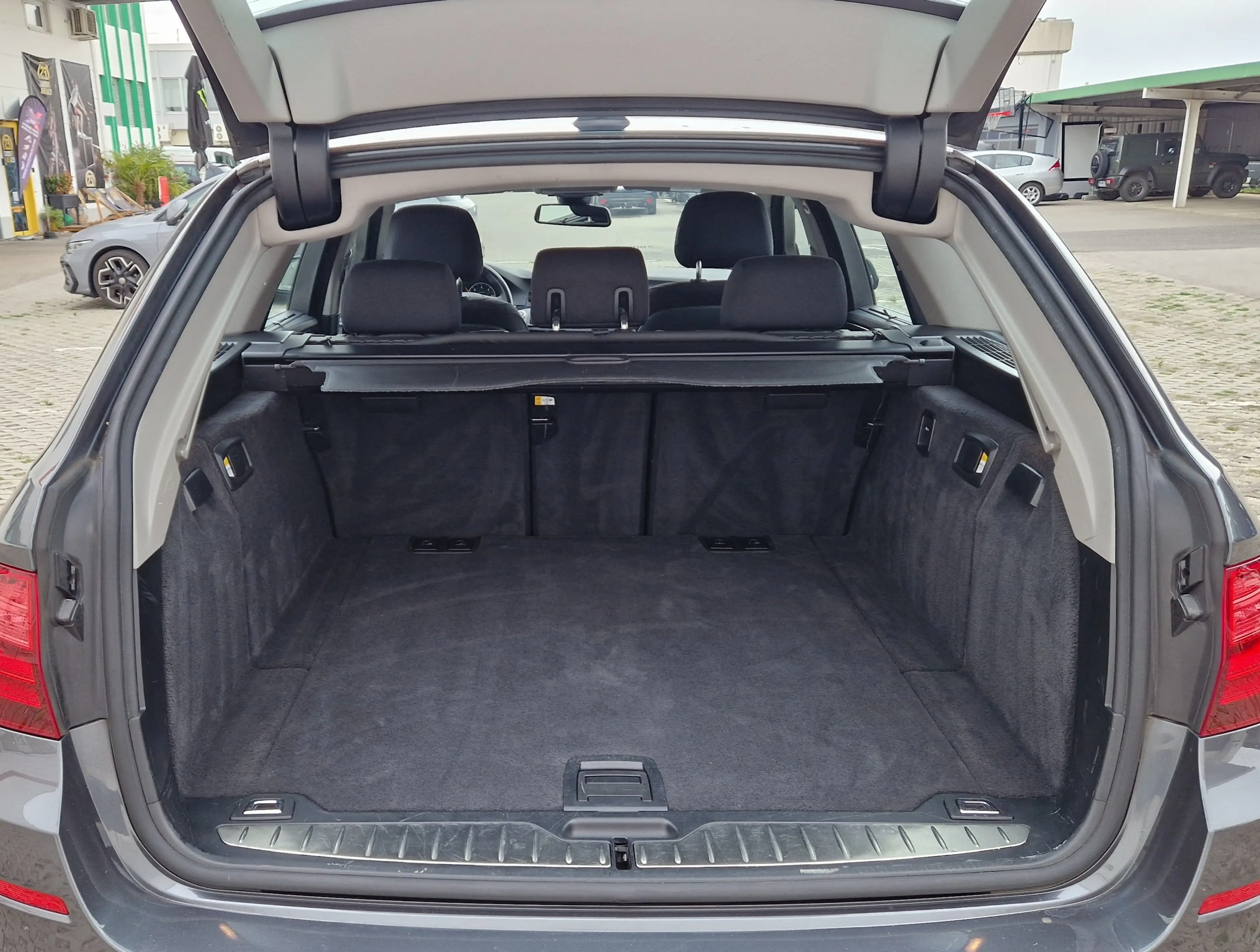 BMW 525 d Touring — photo 10