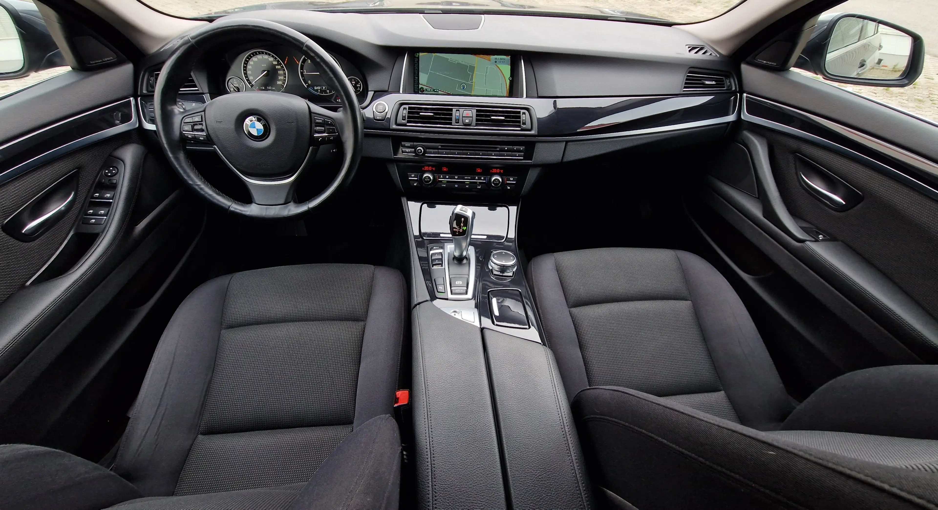 BMW 525 d Touring — photo 14