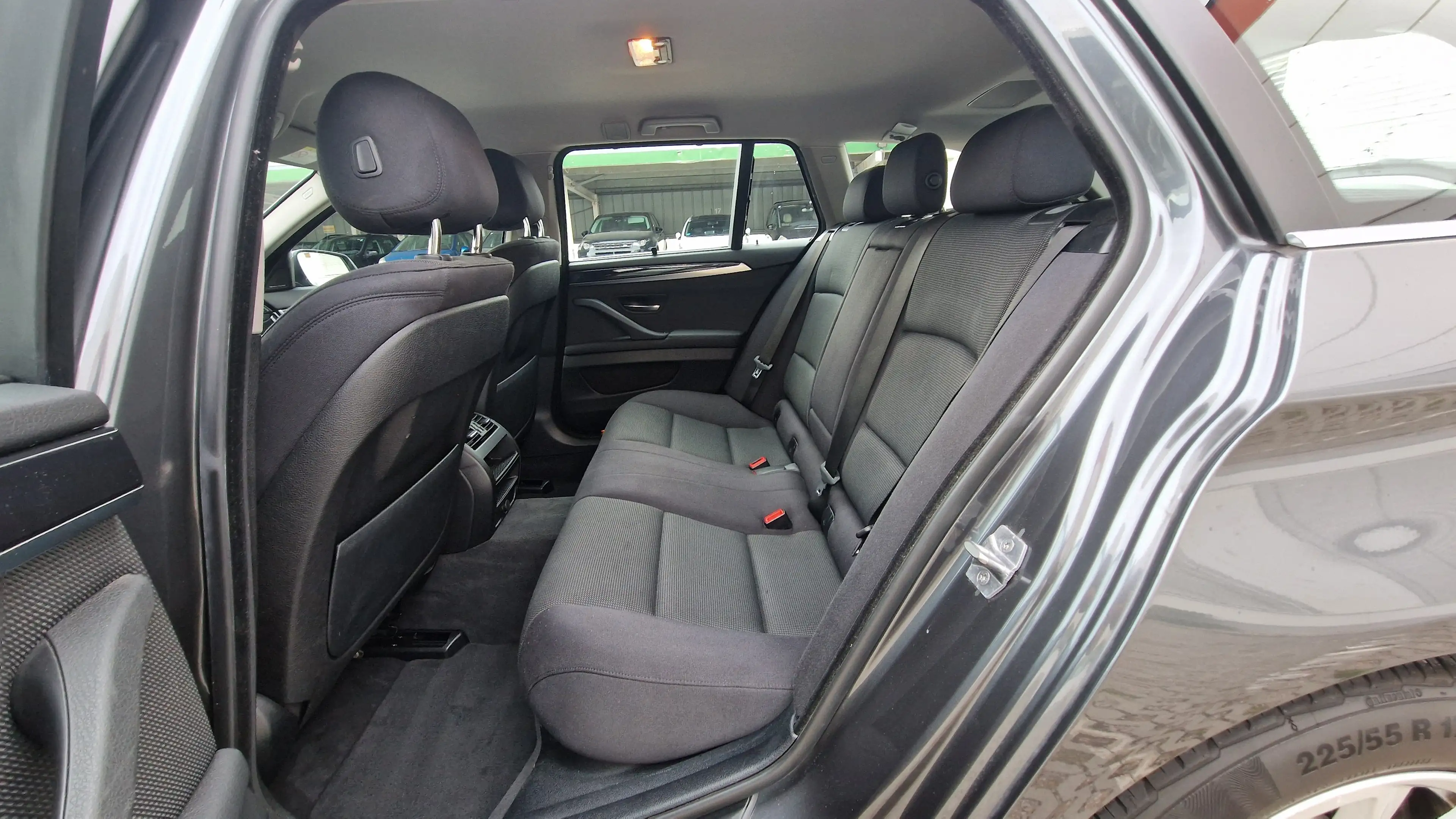 BMW 525 d Touring — photo 12