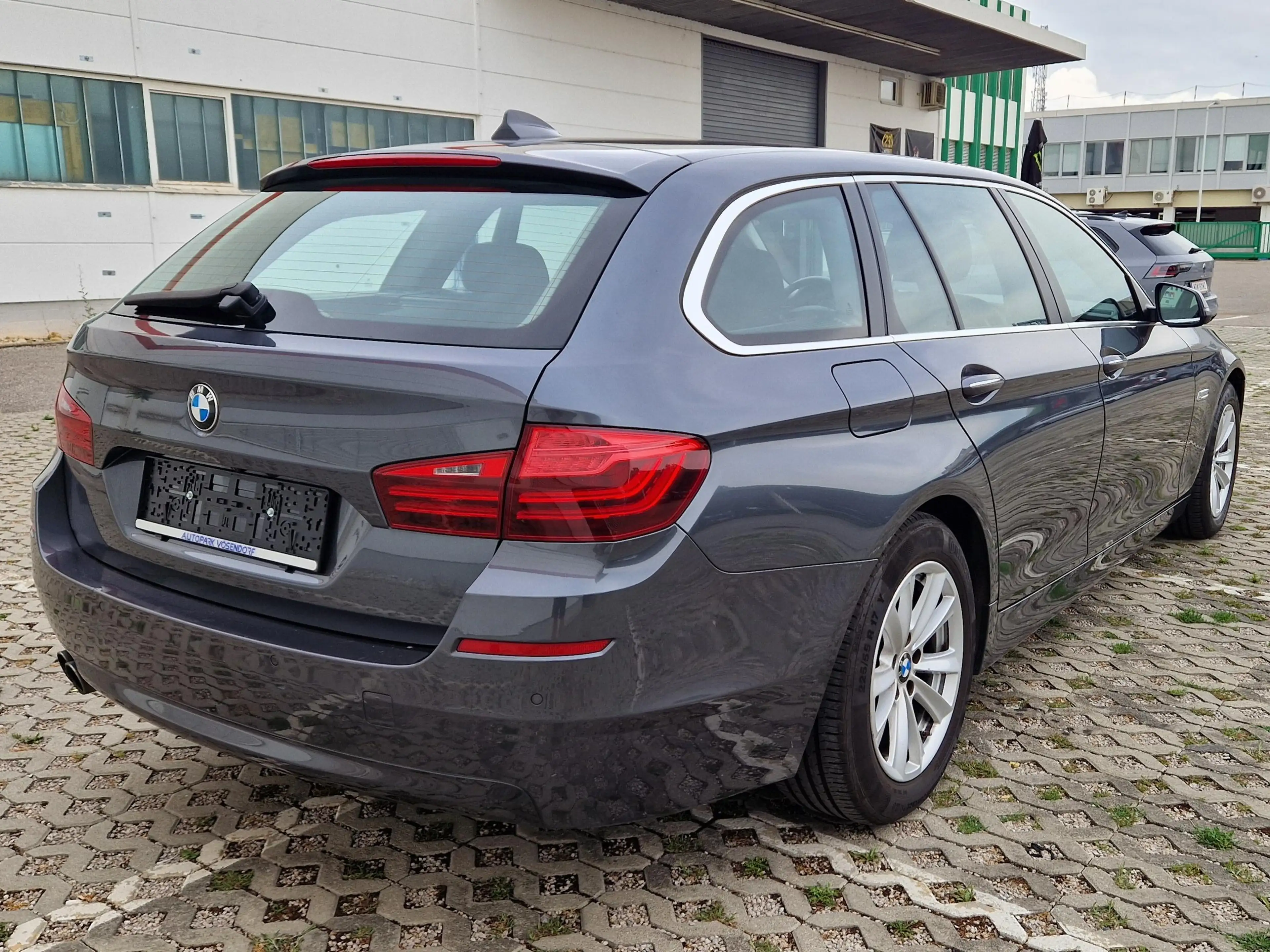 BMW 525 d Touring — photo 5