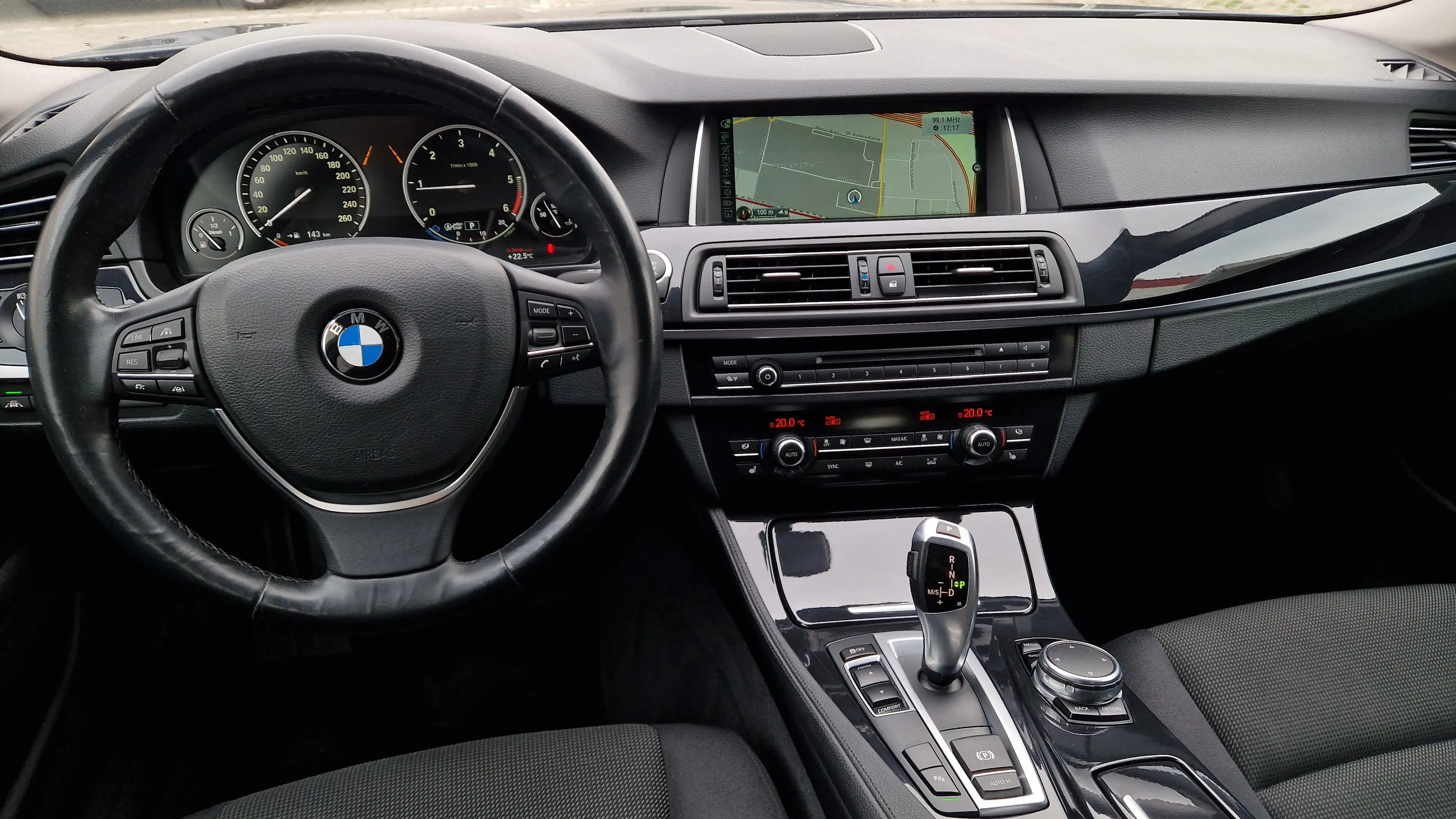 BMW 525 d Touring — photo 15