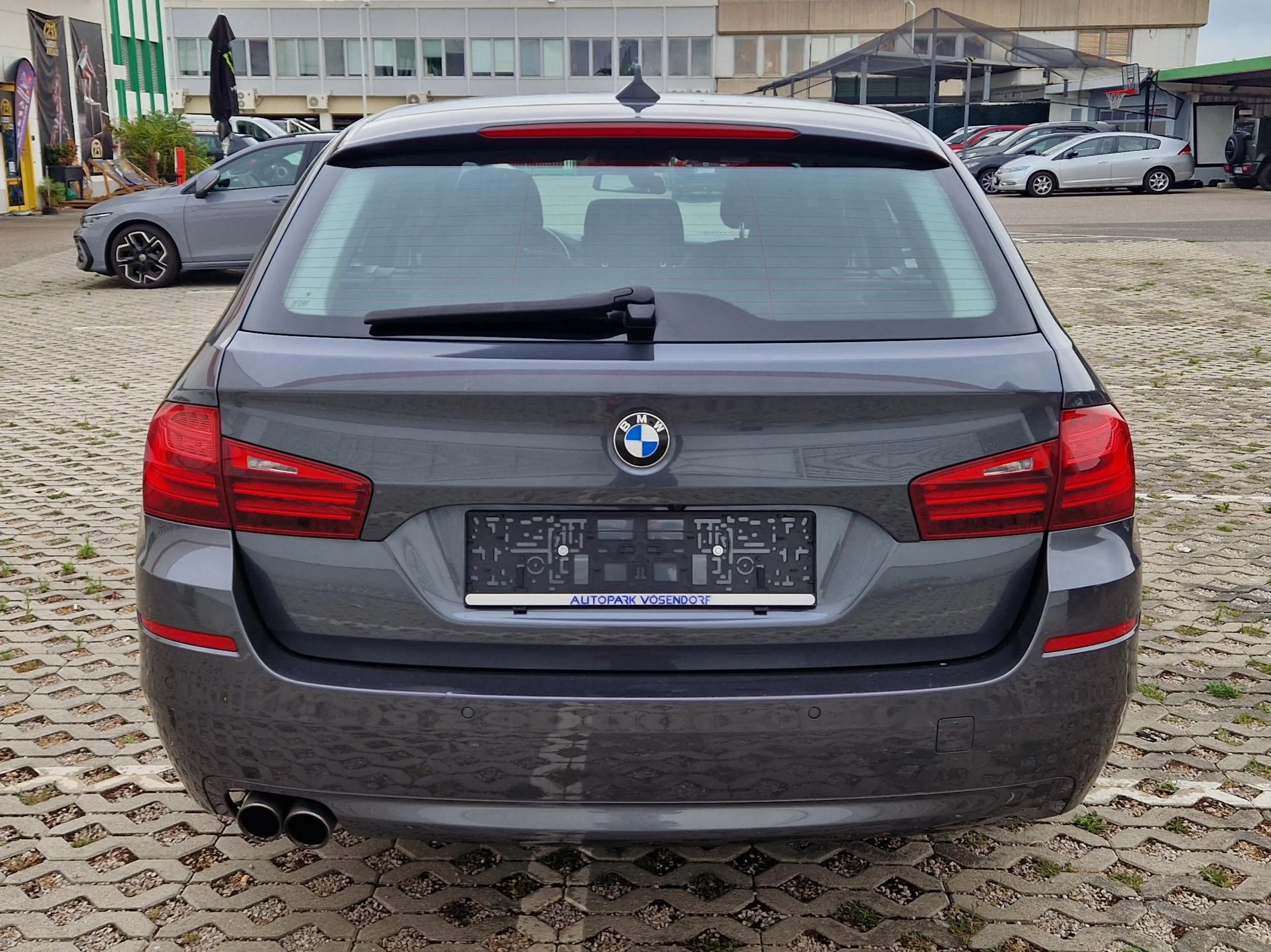 BMW 525 d Touring — photo 4