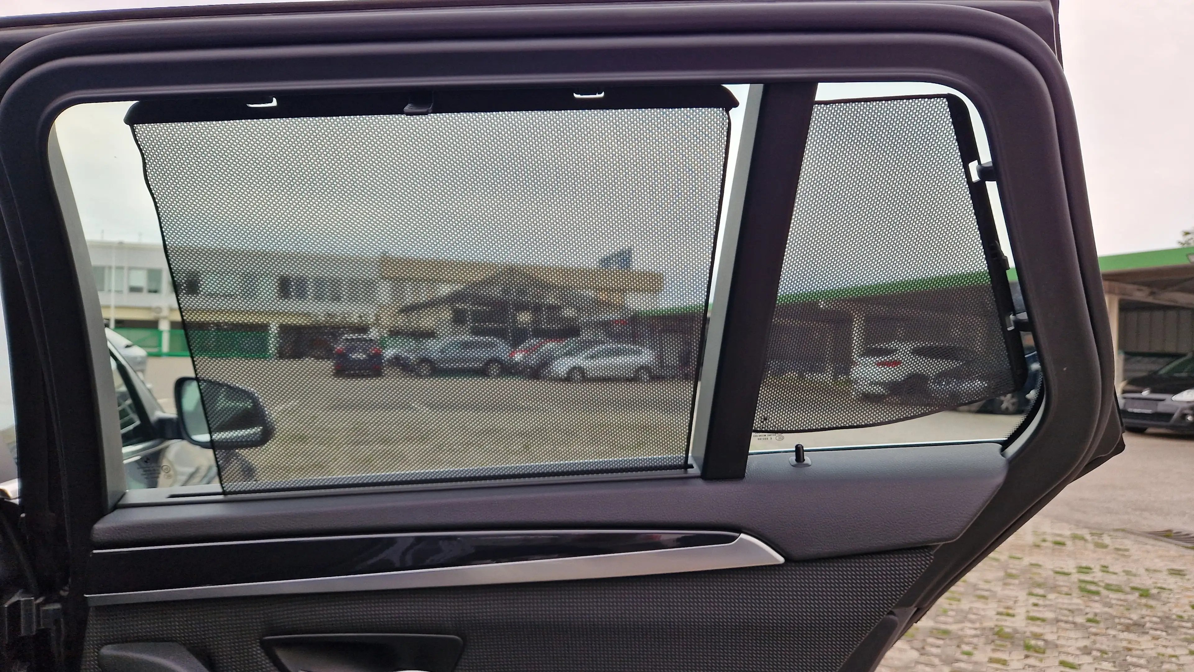 BMW 525 d Touring — photo 13