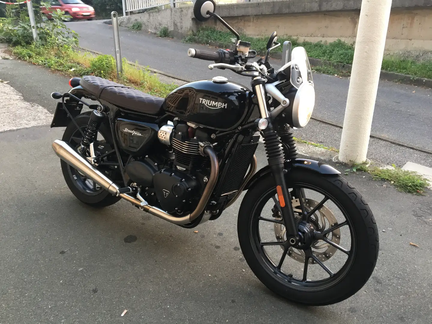 Triumph Street Twin naked Nero - 1