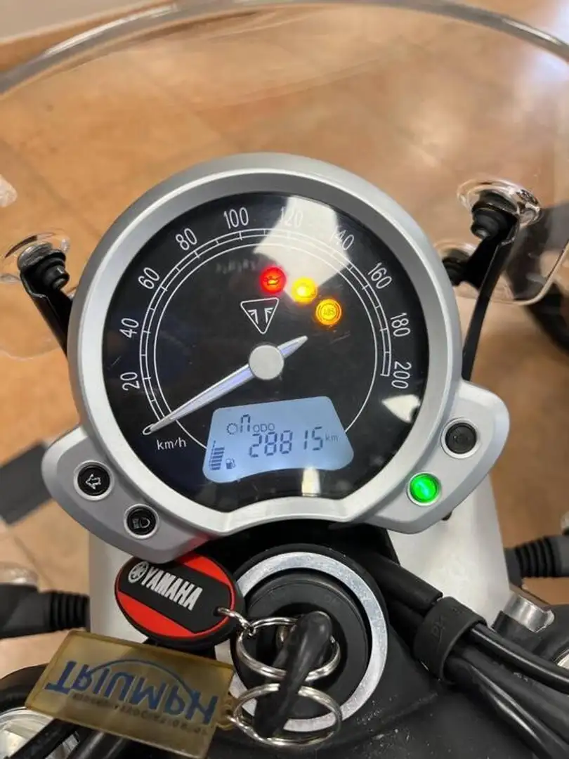 Triumph Street Twin naked Nero - 2