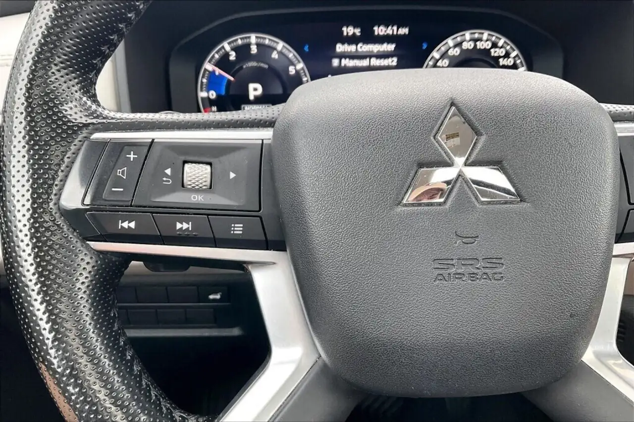 Mitsubishi Outlander снимка Mitsubishi Outlander