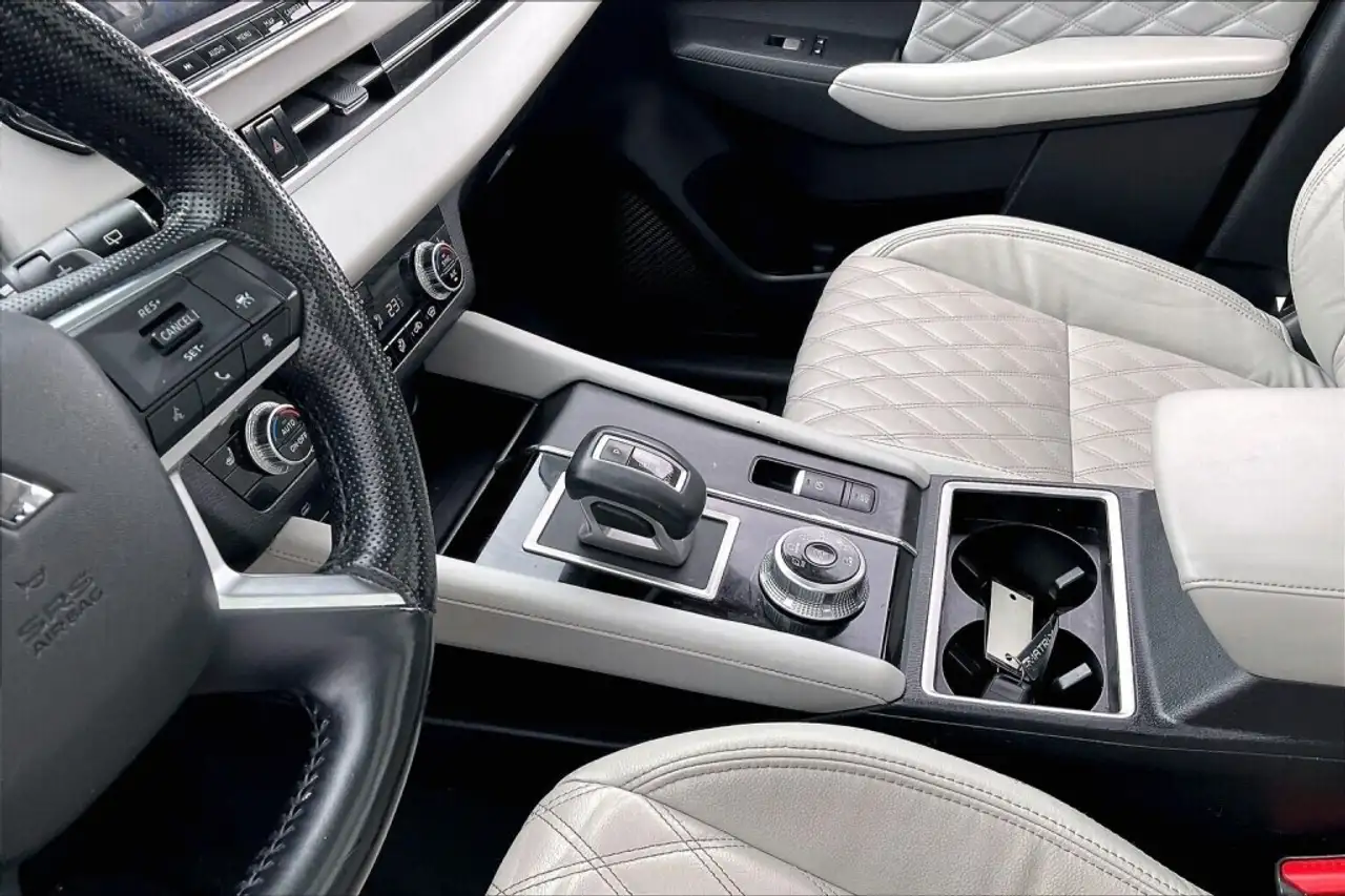 Mitsubishi Outlander снимка Mitsubishi Outlander