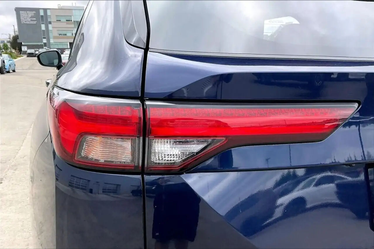 Mitsubishi Outlander снимка Mitsubishi Outlander