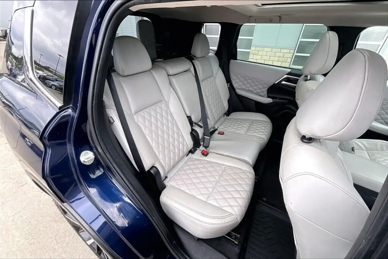 Mitsubishi Outlander снимка Mitsubishi Outlander