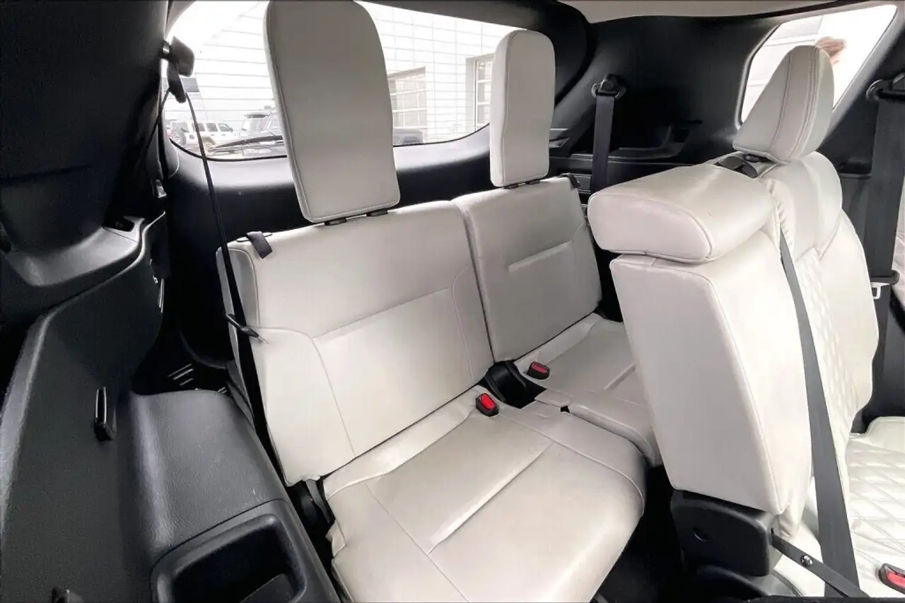 Mitsubishi Outlander снимка Mitsubishi Outlander