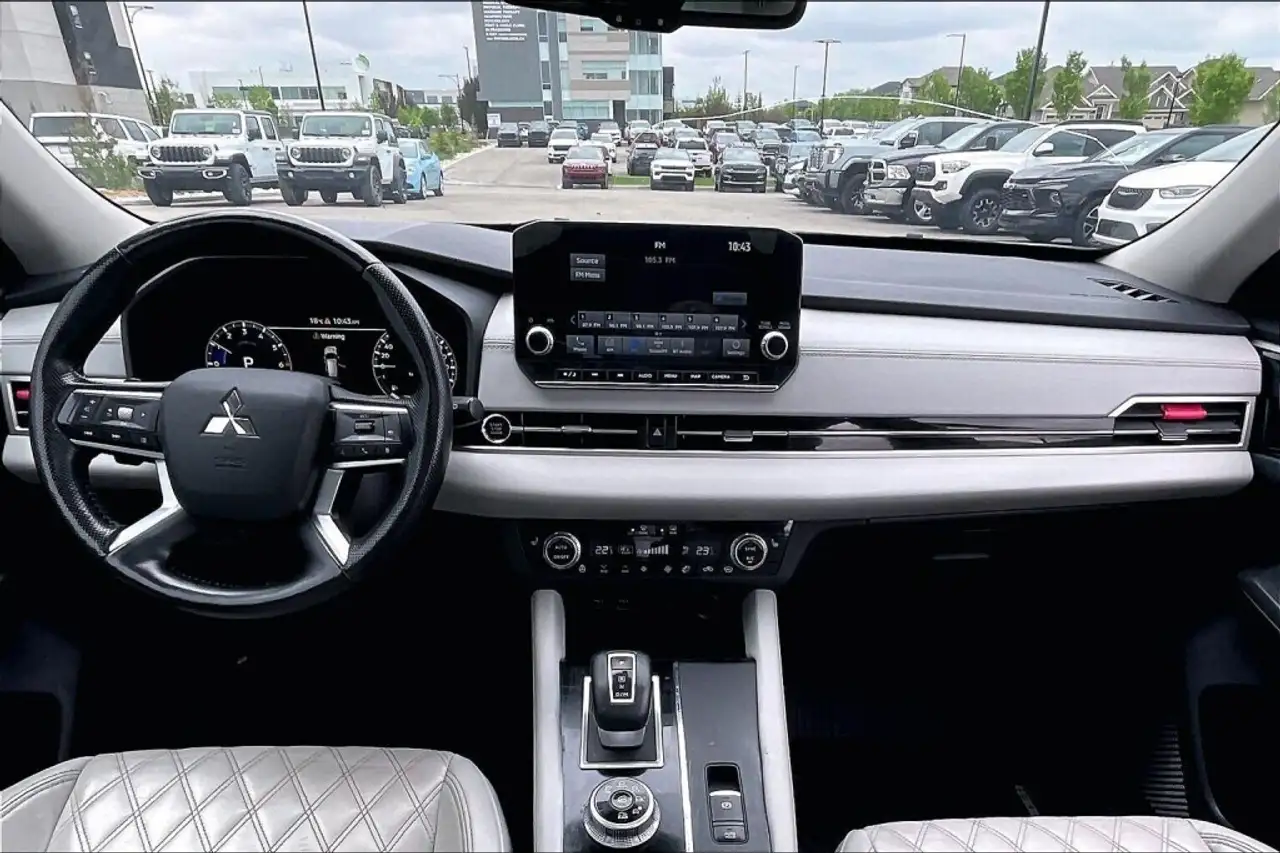 Mitsubishi Outlander снимка Mitsubishi Outlander
