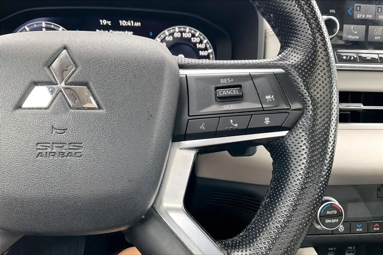 Mitsubishi Outlander снимка Mitsubishi Outlander