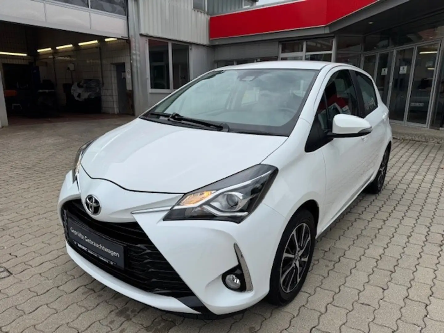Toyota Yaris 1,5-Dual-VVT-iE Team Deutschland Wit - 2