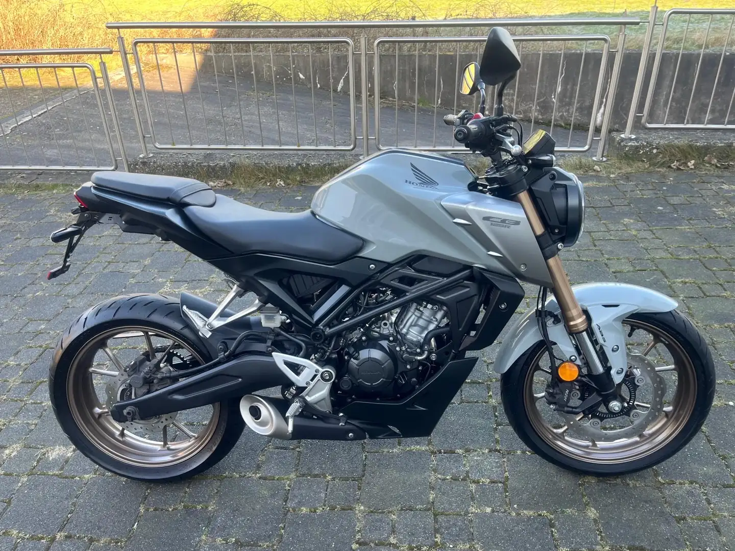 Honda CB 125 R Grau - 1