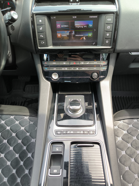Jaguar F-Pace Pure AWD AUT. AHK PDC Kamera — photo 13