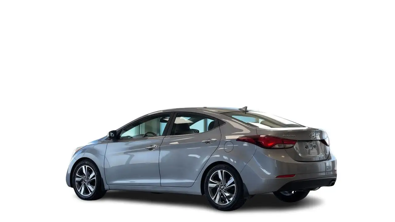 Hyundai ELANTRA photo Hyundai ELANTRA